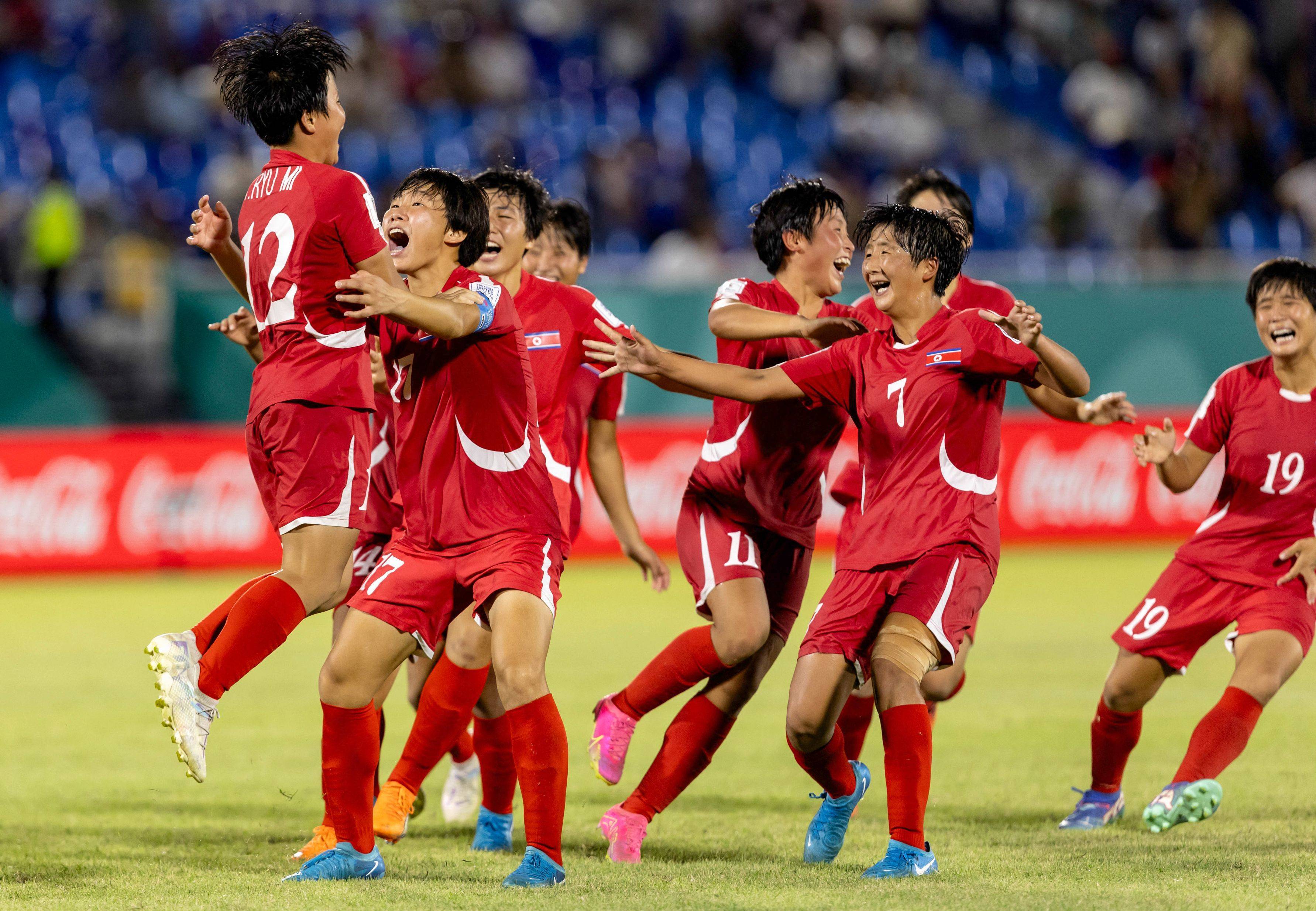 韩国女足队员积极备战下一轮比赛