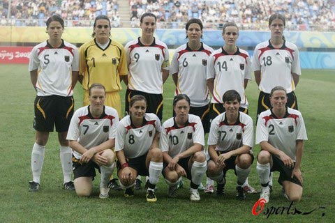 德国国家女子足球队战胜对手，轻松晋级
