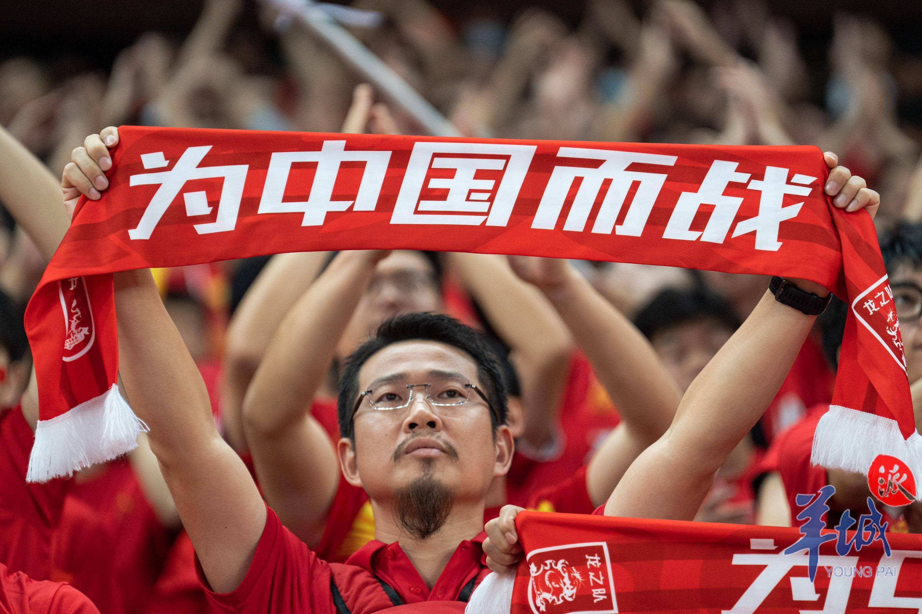 开云体育登录入口-足球赛事带来高潮，球迷热情高涨