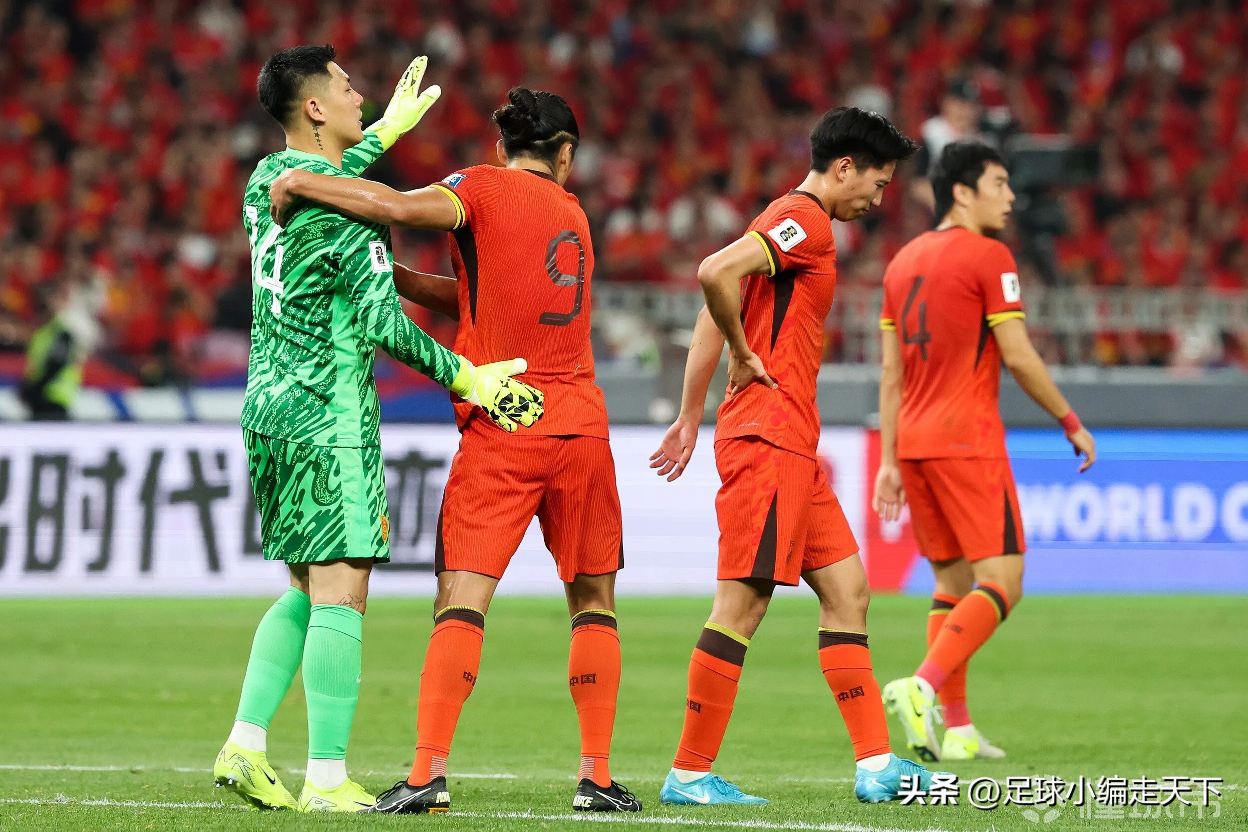 国内足球赛场激烈较量，各路豪强实力逐渐暴露的简单介绍