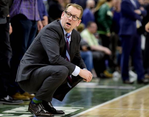 开云体育官网-战术变阵频频被质疑,主帅面临严峻挑战