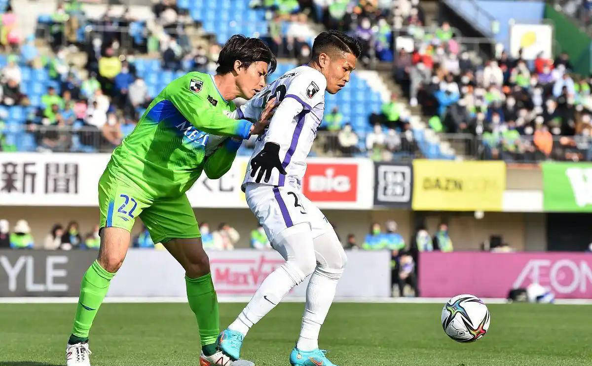 广岛三箭爆冷胜利，积分攀升