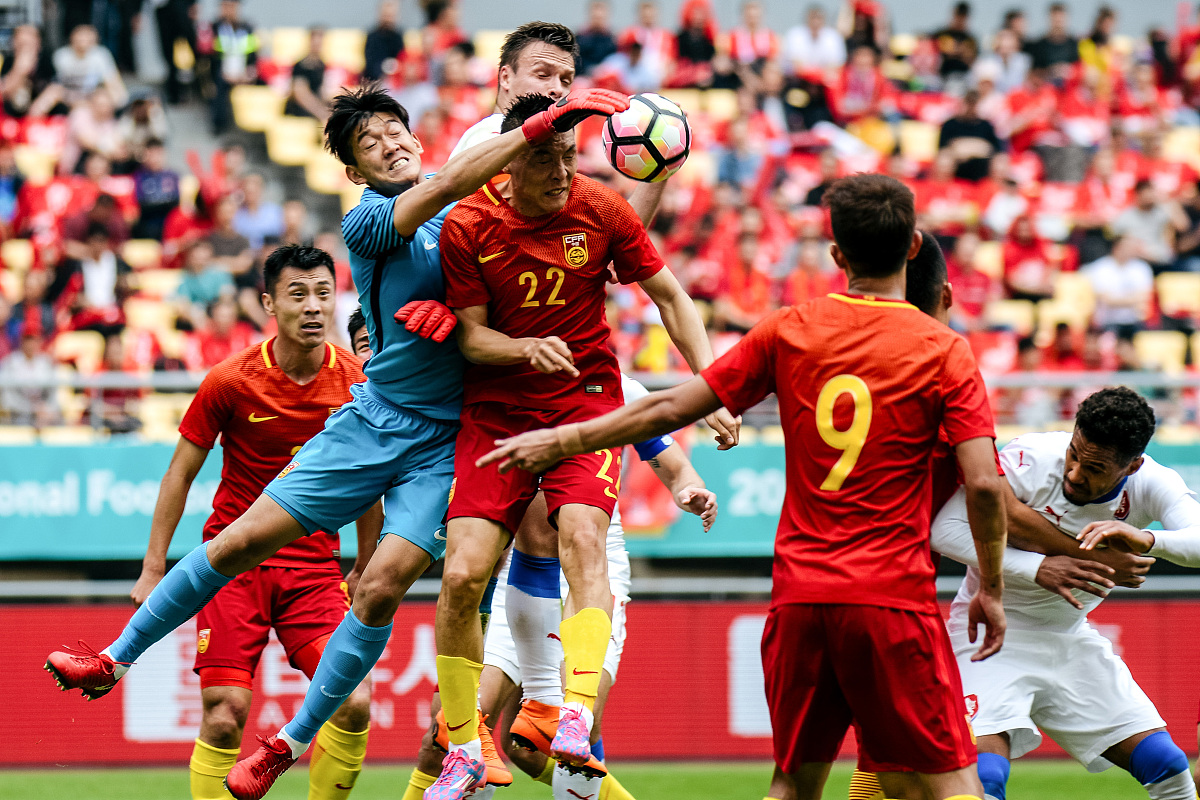 开云体育入口-足球赛事完美收官，强队角逐争夺胜利