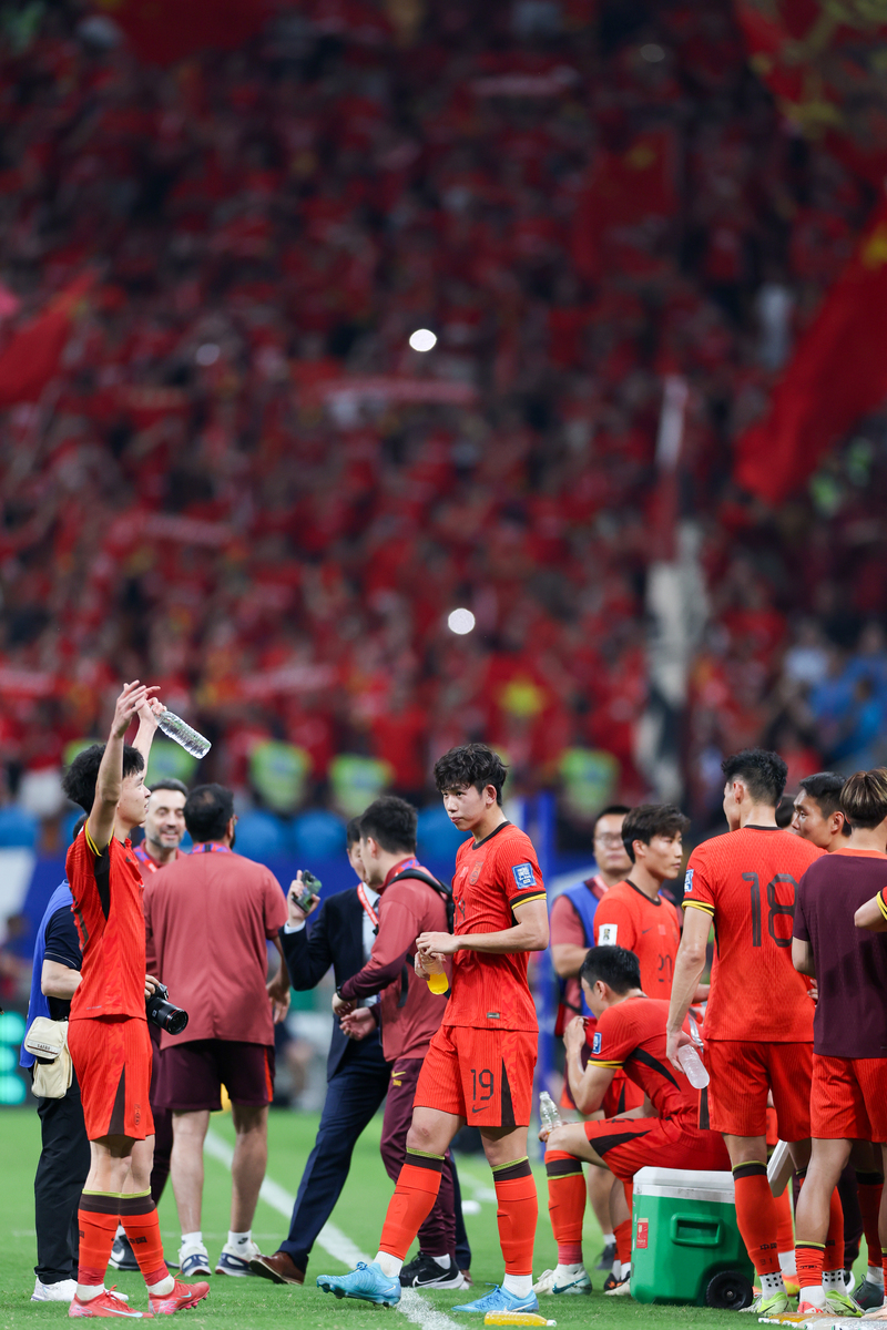 足球赛事完美收官，强队角逐争夺胜利