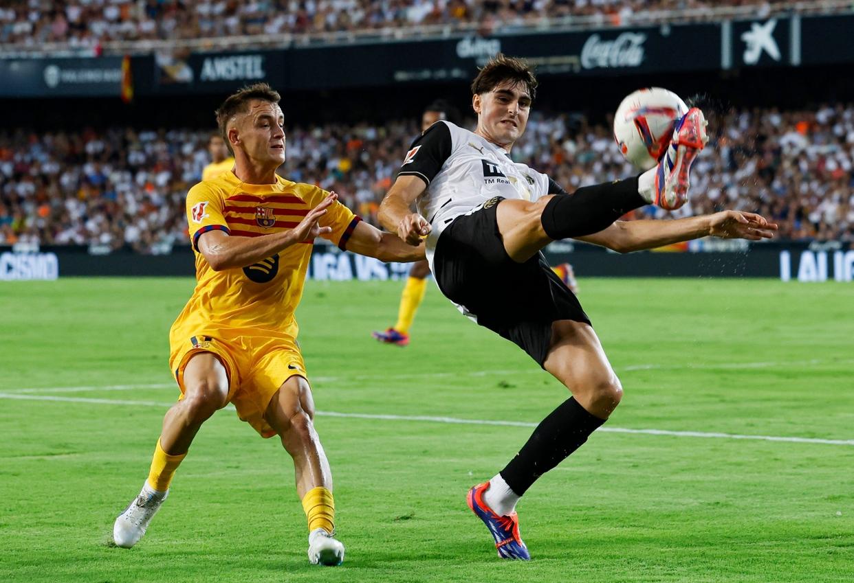 开云体育登录入口-巴塞罗那客场战胜瓦伦西亚，占据积分榜第一